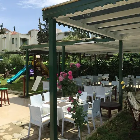 Linda Apart Lejlighedshotel Side
